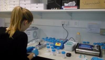 icheck device and samples in a lab